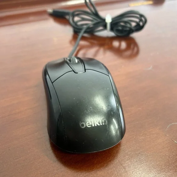 Belkin Wire Mouse Ergonomic, USB, Plug/Play (Black) F5M010QBLK — works