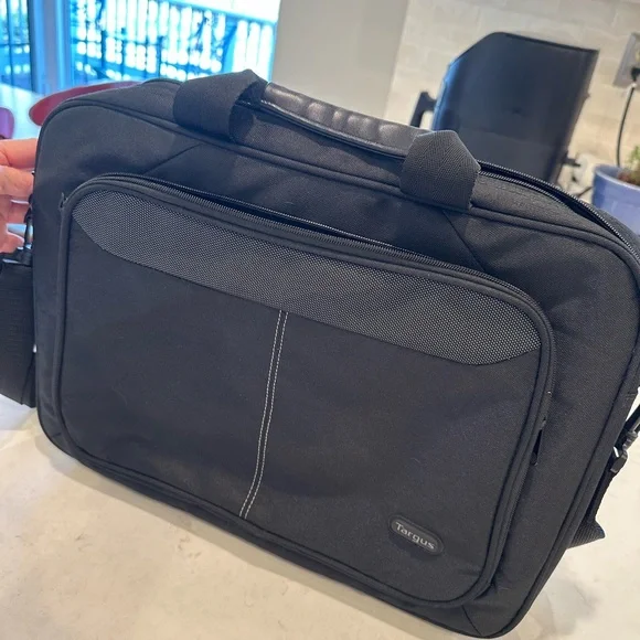 Brand new never used Targus Laptop bag
