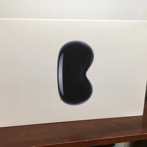 Apple Vision Pro Empty Box And Shopping Bag Only. Please Noted it’s ONLY EMPTY