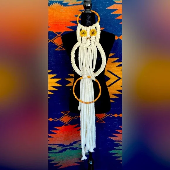 Vintage Macrame Cord Twine Owl Wall Hanger Towel holder!