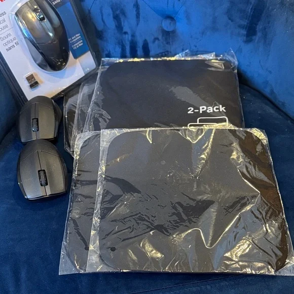 Bundle of mouse pads and wireless optical Mouse