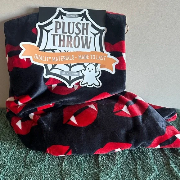 Envogue Plush Throw Blanket Halloween Dracula Lips 👄 Black & Red NEW!