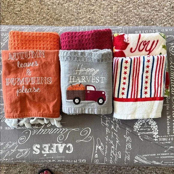 Holiday themed kitchen towels