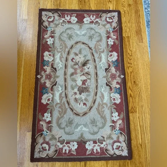 Vintage Floral Accent Rug - Burgundy and Cream