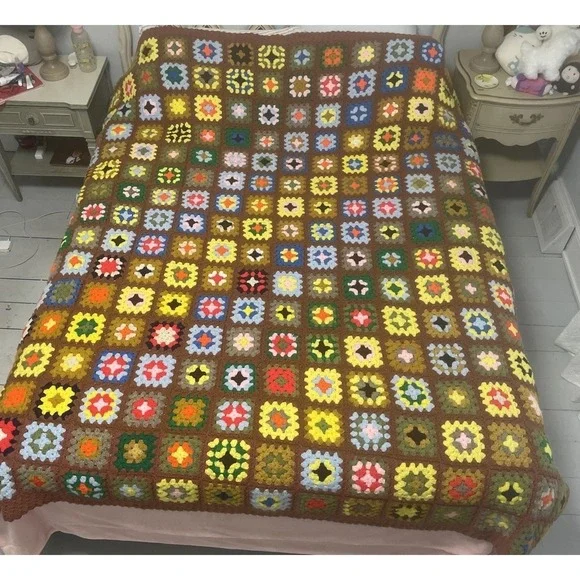 Vintage Handmade CROCHETED BLANKET AFGHAN LARGE BOHO GRANNY Squares 81
