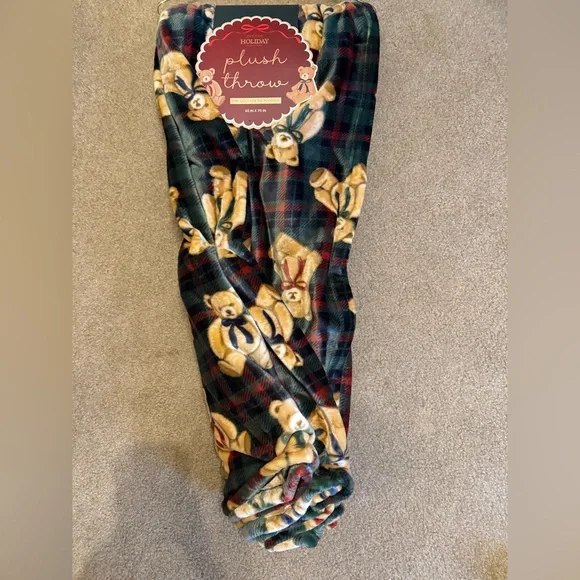 Envogue plush holiday throw Measures 60x 70