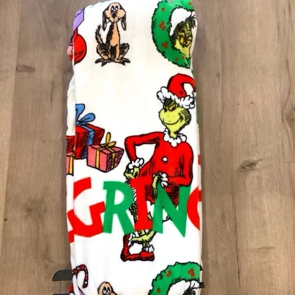 The Grinch Oversized Throw Blanket 60x70” NWT
