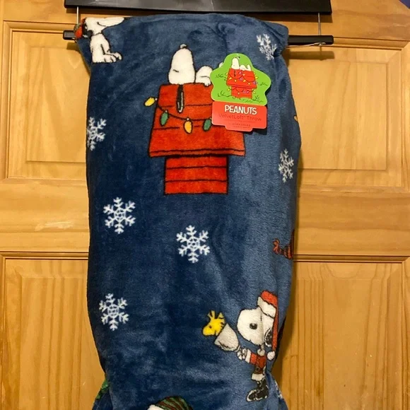 Berkshire Velvet Loft Blanket Snoopy Christmas NWT