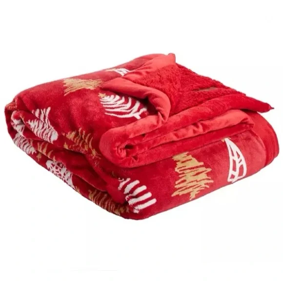 NWT- Super Plush & Warm- Red & White Trees 🌲 Holiday SHERPA Throw Blanket 50x60