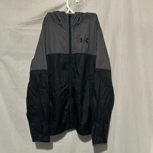 youth black & gray colorblock Under Armour jacket size large loose