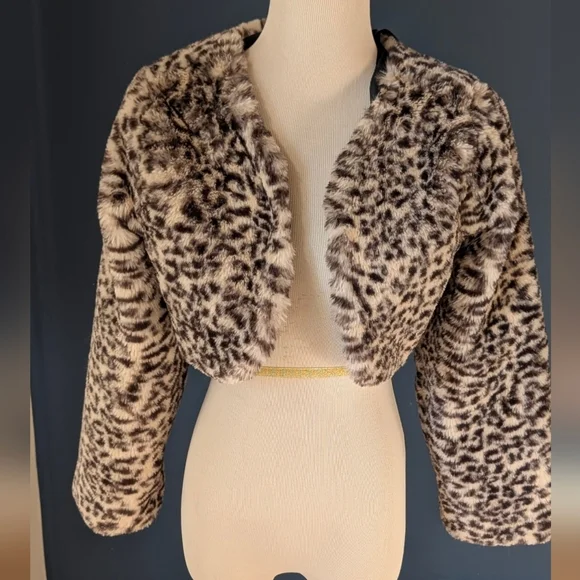 By & By Leopard Print Faux Fur Jacket Sz L Animal Print Cropped Style Sz L