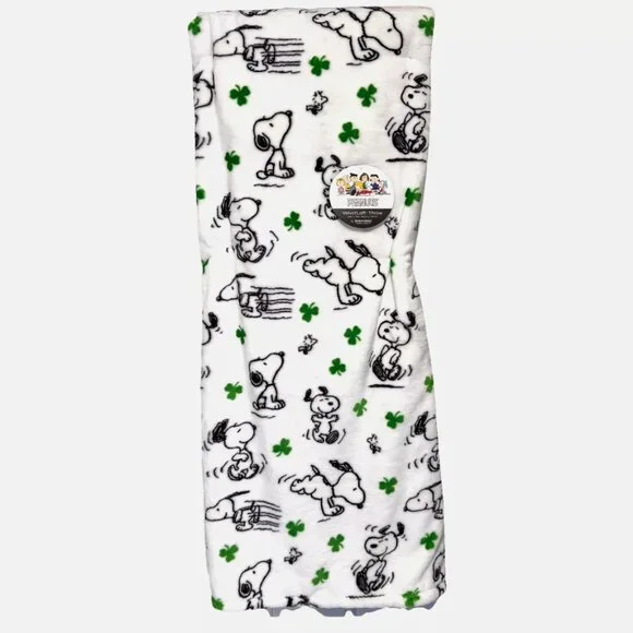 Berkshire Peanuts Snoopy Shamrock St. Patrick Day Blanket Oversized Lucky Clover