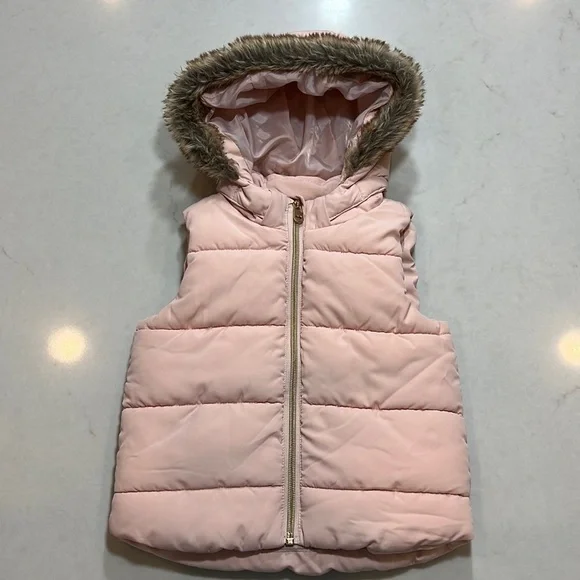 H&M puffer vest with faux fur, like new, size 1 1/2- 2 years.