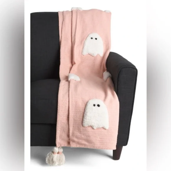 Viral Halloween ghost blanket