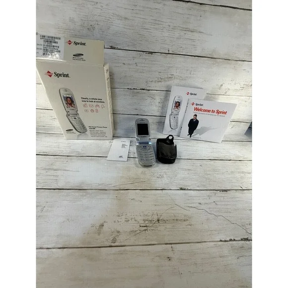 Samsung SPH-A620 Sprint PCS Vision Flip Phone Silver Vintage Boxed Parts Only