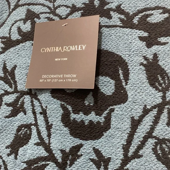 NWT. Cynthia Rowley, decorative throw blanket.