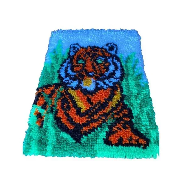 Vintage 70s MCM Handmade Tiger Latch Hook Yarn Wall Rug Tapestry Tiger 21” X 15”