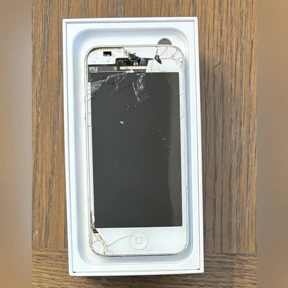 iPhone 6 - broken screen-16GB) Space Gray with original box