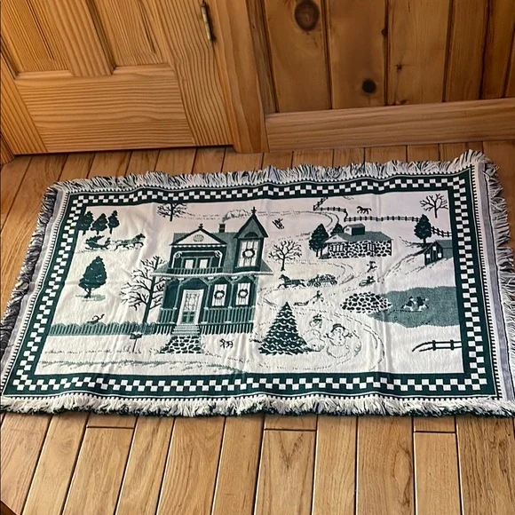 Holiday Home Woven Rug - Green and White