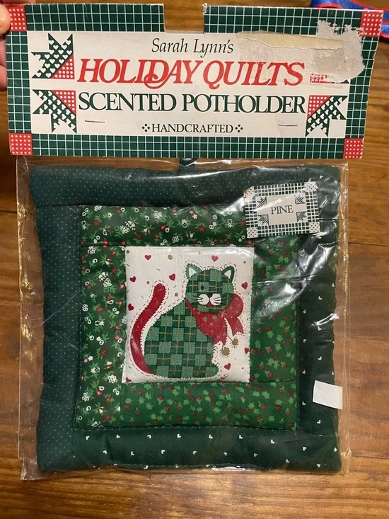 Vintage Holiday Quilts Scented Potholder Handcrafted Cat home cooking baking NIP