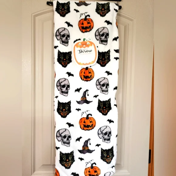 Retro Halloween Throw Blanket w/Black Cat, Skull, Pumpkin & Witch Hat, Bat