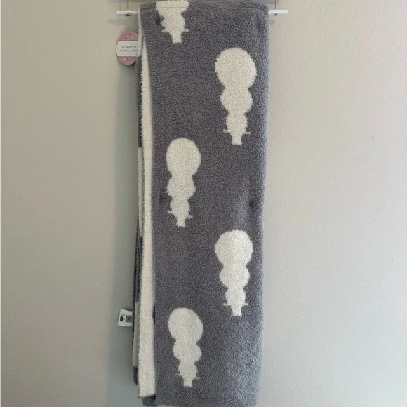 Oversized cupcakes & cashmere Gray and White Holiday Blanket NWT