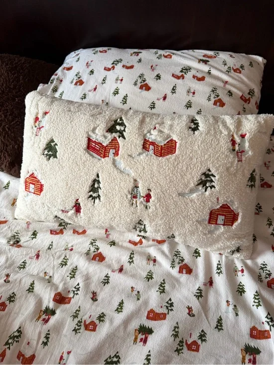 TARGET THRESHOLD Cozy Holiday Cabin Pillow - Cream Cabin Print
