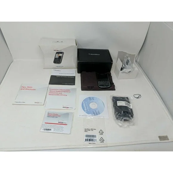 BlackBerry Bold 9650 3G Phone Bundle Verizon‎ in Original Box As Is Untested VTG