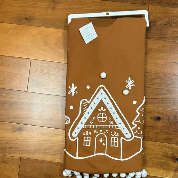Wondershop Gingerbread House Tree Skirt in Warm Brown with White Accents