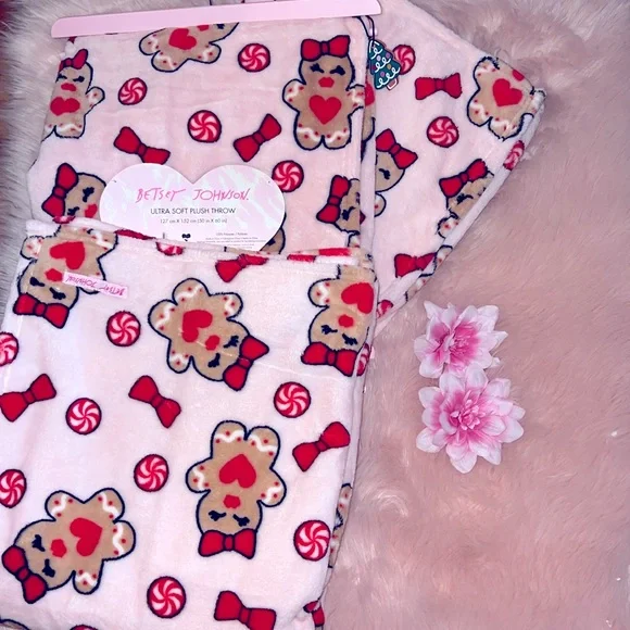 🩷🌲Betsey Johnson cutesy gingerbread girl blanket