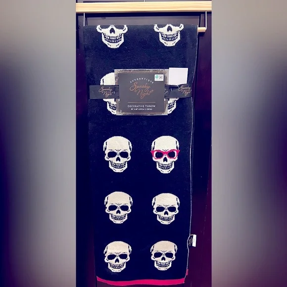 Spooky night reversible Skull blanket