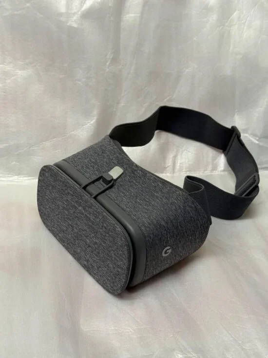 Google Daydream View Virtual Reality Headset
