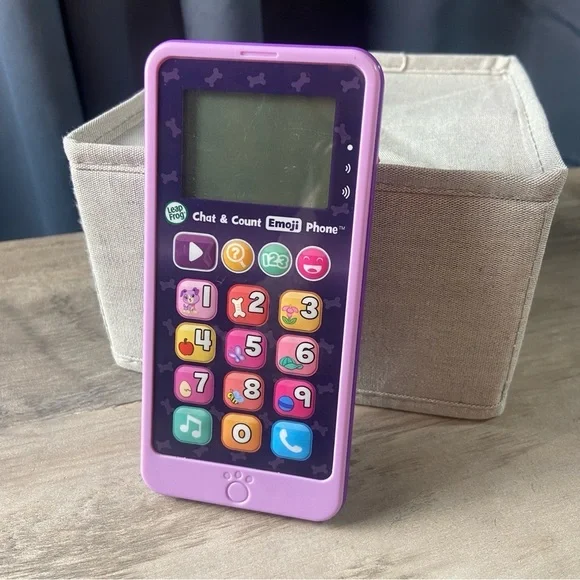 Leap Frog Chat and Count Emoji Phone Purple, Pretend Play,‎ Numbers, Music