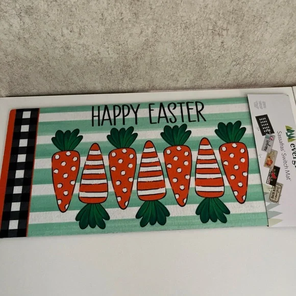 Evergreen Sassafras Easter Carrot Switch Mat - Green and Orange