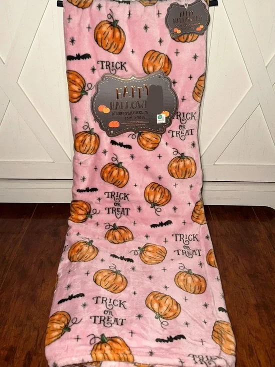 Halloween ‘Trick or Treat’ Pink Pumpkin Plush Throw Blanket