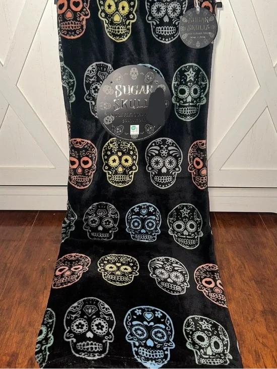 Multicolor Halloween Skulls Plush Throw Blanket