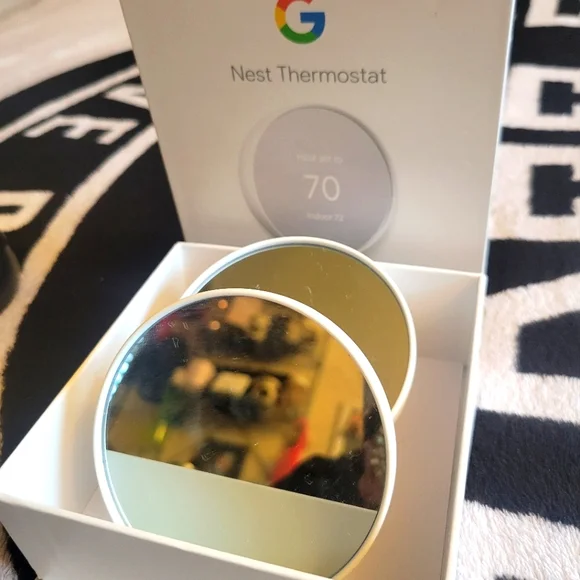 (PRICE IS 4 2) Google nest thermostats (×2)