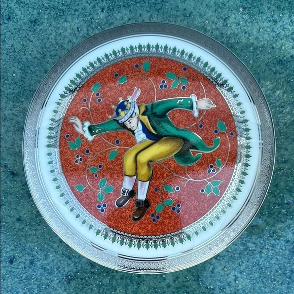 Vintage Mikasa Porcelain Covered Keepsake Box Featuring “Ten Lords a Leaping”