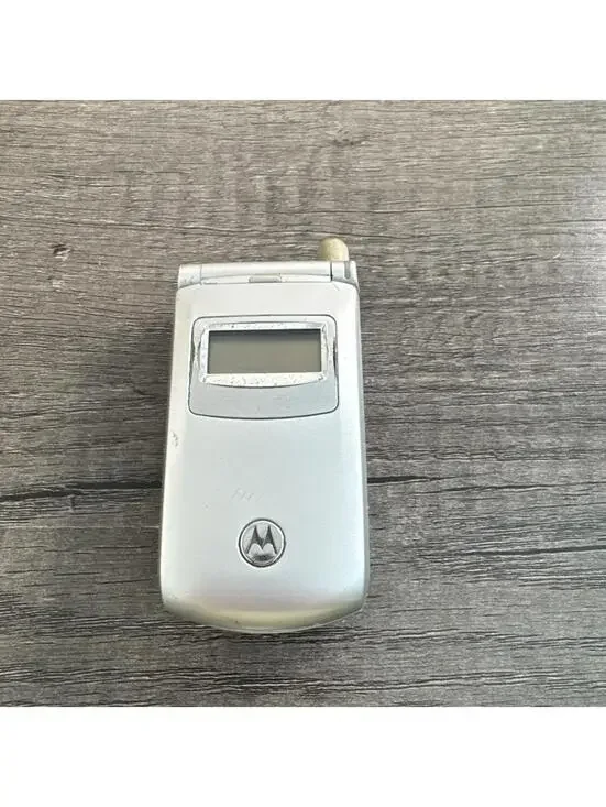 Motorola T720 Silver 120 x 160 Pixel Dual Screen Flip Cell Phone UNTESTED