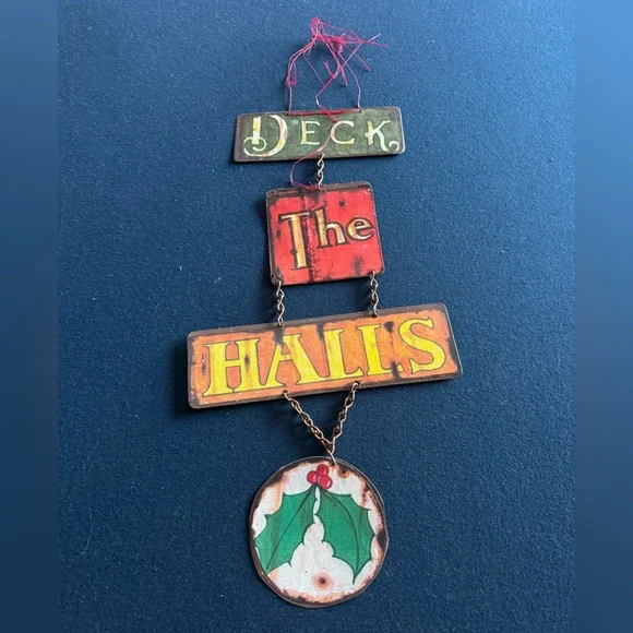 Festive DECK THE HALLS Wall Hanging Deco- vintage looking. Lightweight& SO FUN🎄