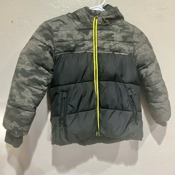 Michael Kors Boys Hooded Camo-Print Puffer Jacket Size 4T Water Resistant