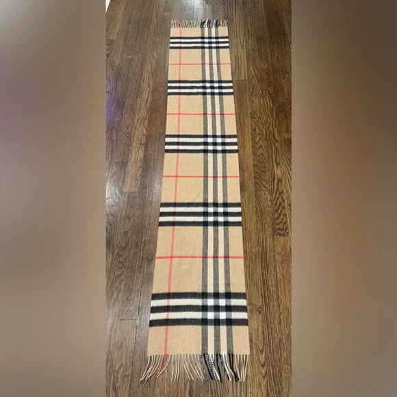 BURBERRY NOVA CHECK Cashmere Scarf Made In Scotland