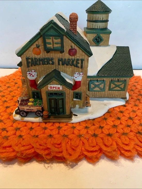 Vintage 1998 Lemax Village Collection, Farmers Market Porcelain Building