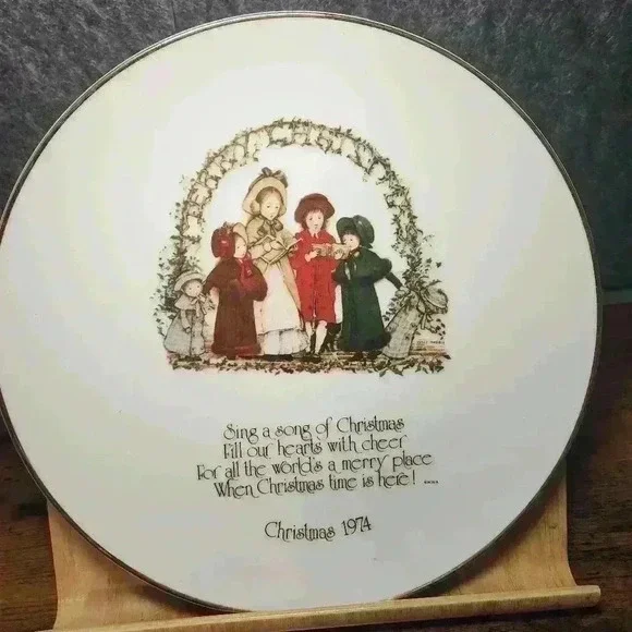 Vintage Holly Hobbie Christmas 1974 Sing A Song Porcelain Commemorative Plate