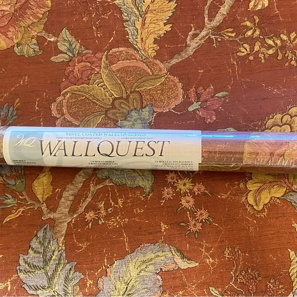 Wallquest wallpaper double roll. Floral Patterned in Warm Tones. New in pack