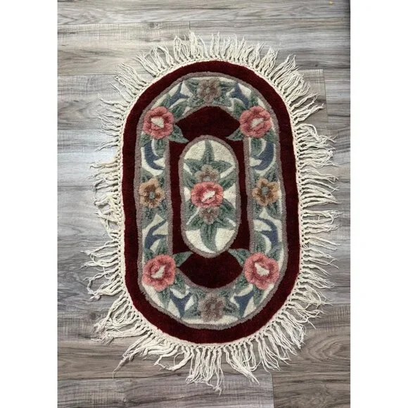 Vtg Floral Oval hand tufted Wool Rug Fringe 29 by 17 Grannycore cottage Read