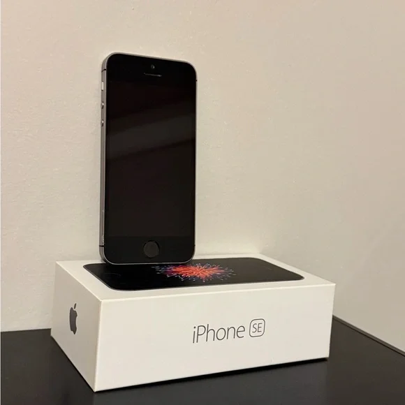 Apple iPhone SE - Sleek Silver-Black