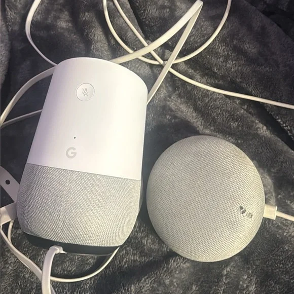 2 Google Home Speaker in White and Gray