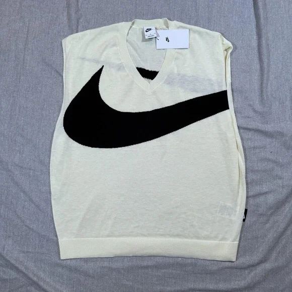 Nike Sweater Vest Mens Medium Cream Black‎ Swoosh SPTCAS FD2873-113 New Tag