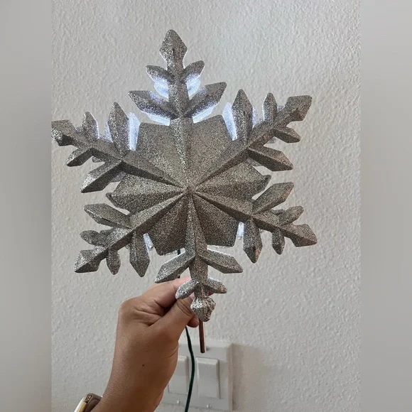 Silver Snowflake Holiday Decoration Tree Topper